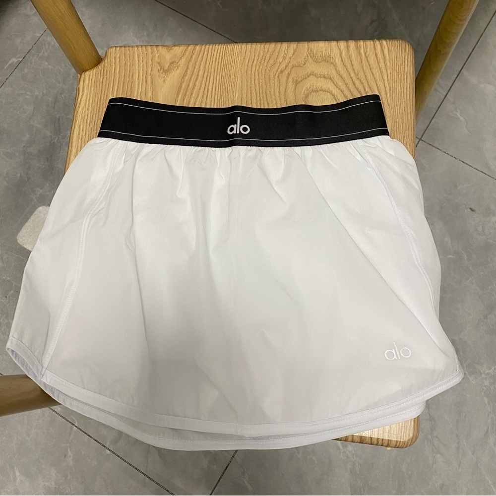 ALO Yoga White Mini Skirt with Black Waistband - Picture 1 of 4